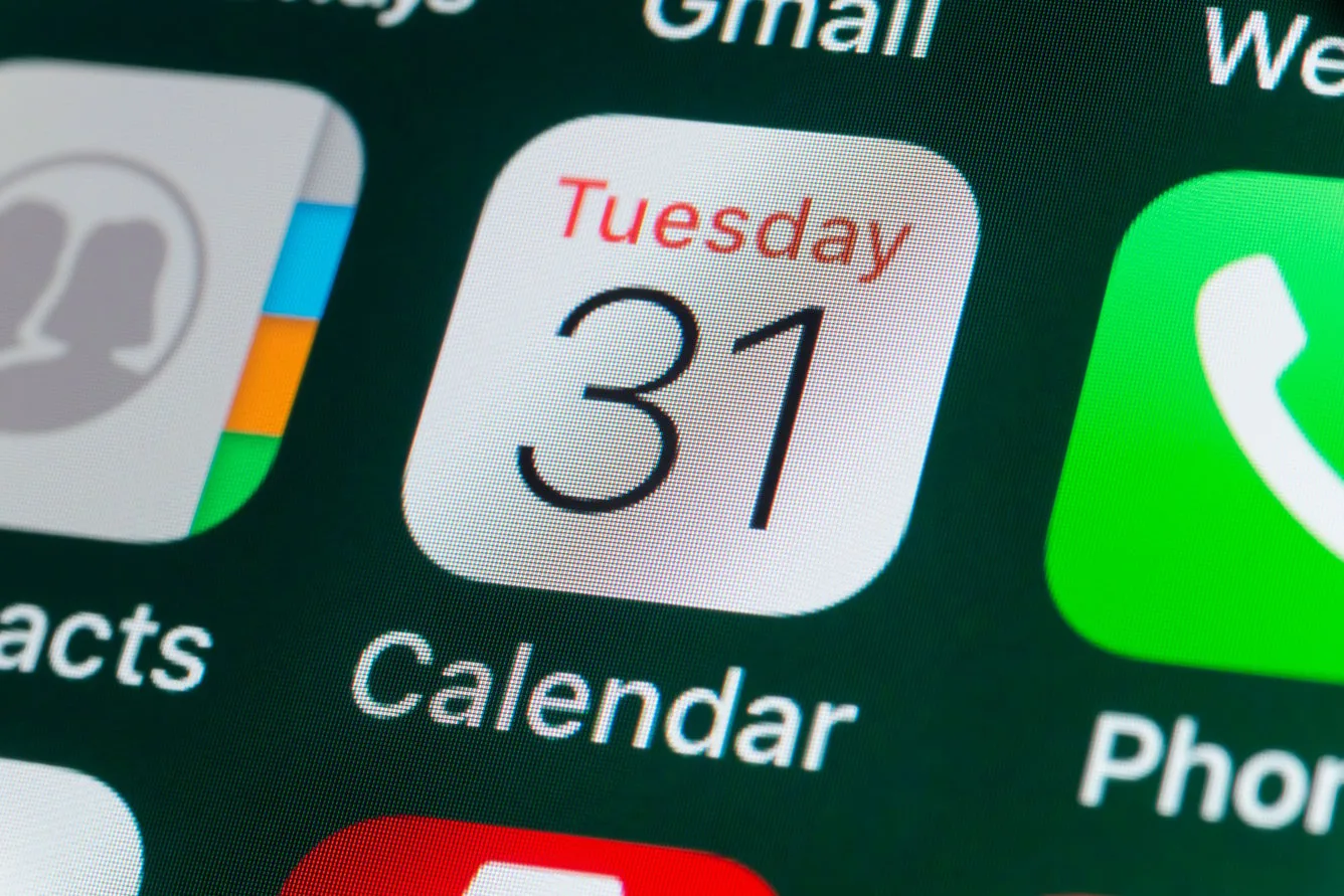 Close up of a calendar app icon on a smartphone home screen