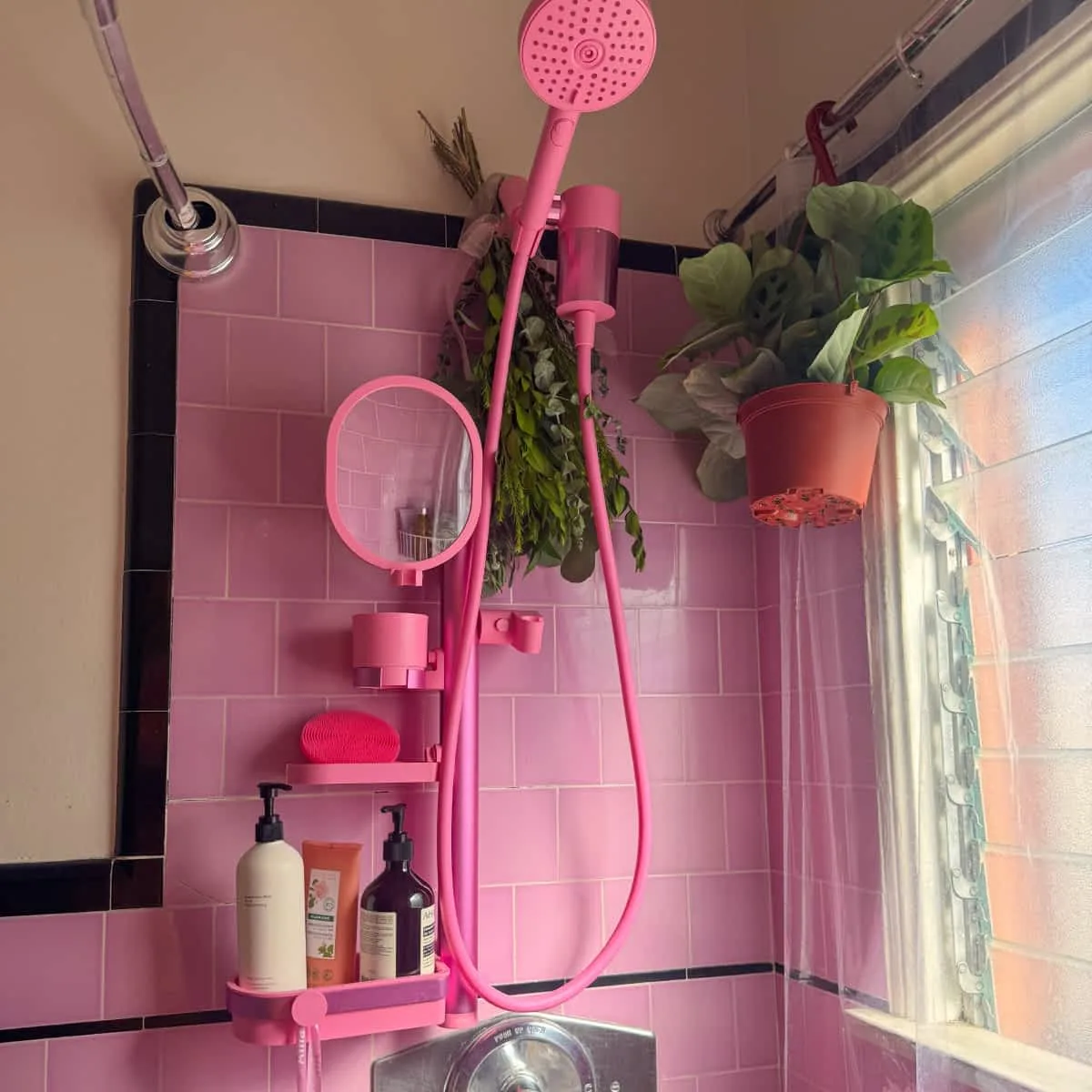 A sproos filtered shower kit in a real bathroom, from the official sproos product gallery