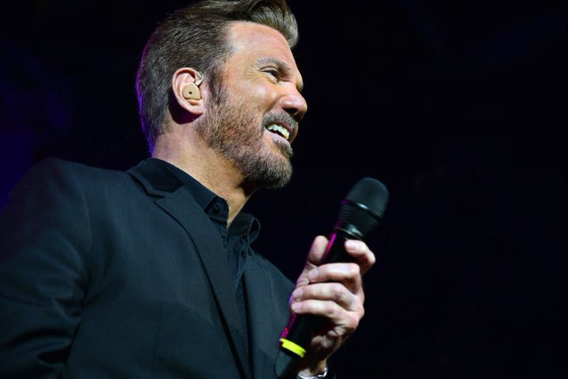 Willy Chirino and Lissette live in Miami Beach